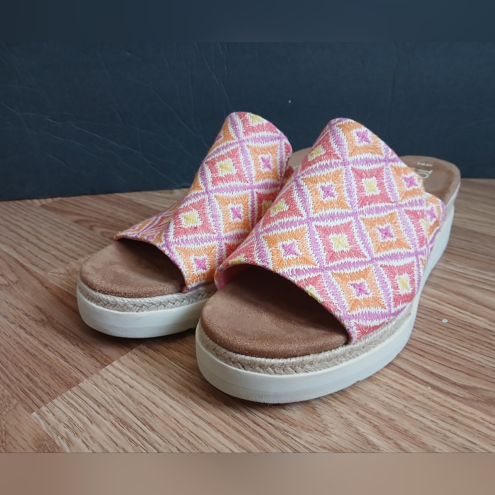 TOMS Women's Colorful Geometric Slide Sandals